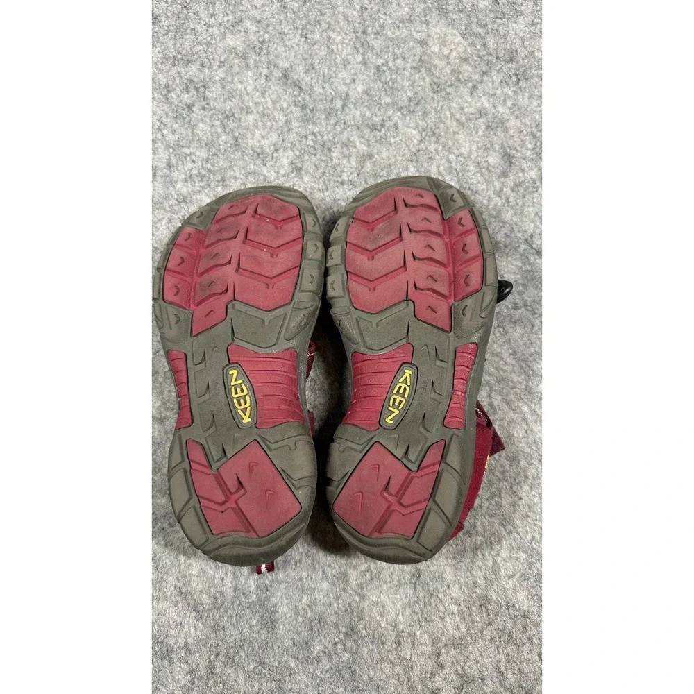 KEEN Newport H2 Shoes Women Size 6 Burgundy Waterproof Hiking Sandals